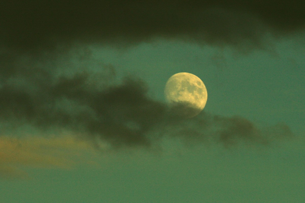 25.11.2012 Mond aus der freien Hand