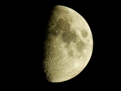 5. Oktober 2011 zunehmender Mond bei 64%