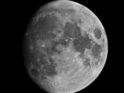 11. Februar 2014 zunehmender Mond bei 85%