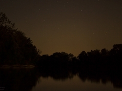 Sterne über dem Stausee